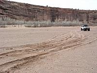 Leo_Martinez-D90-01-in_Canyon_de_Chelly_riverbed.jpg
