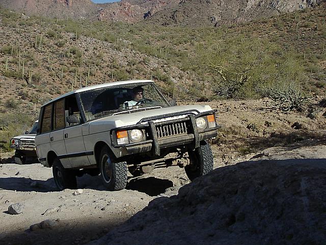 14-RANGE_ROVER-005-climbing_rock