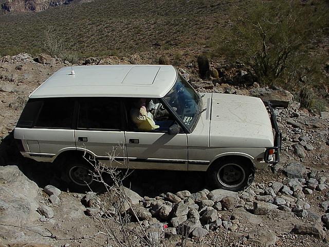 32-RANGE_ROVER-012-decending_off_rocks