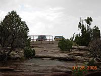 Canyon de Chelly - Land Rover peek-a-boo