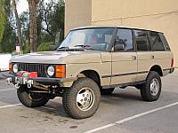 Day1-Staging_Area-01-Chad-1991_Range_Rover_Hunter.jpg